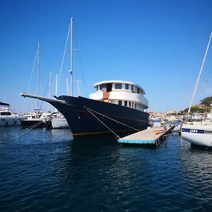 Botel Classic Yacht Yanika Yachting Watersport Ets